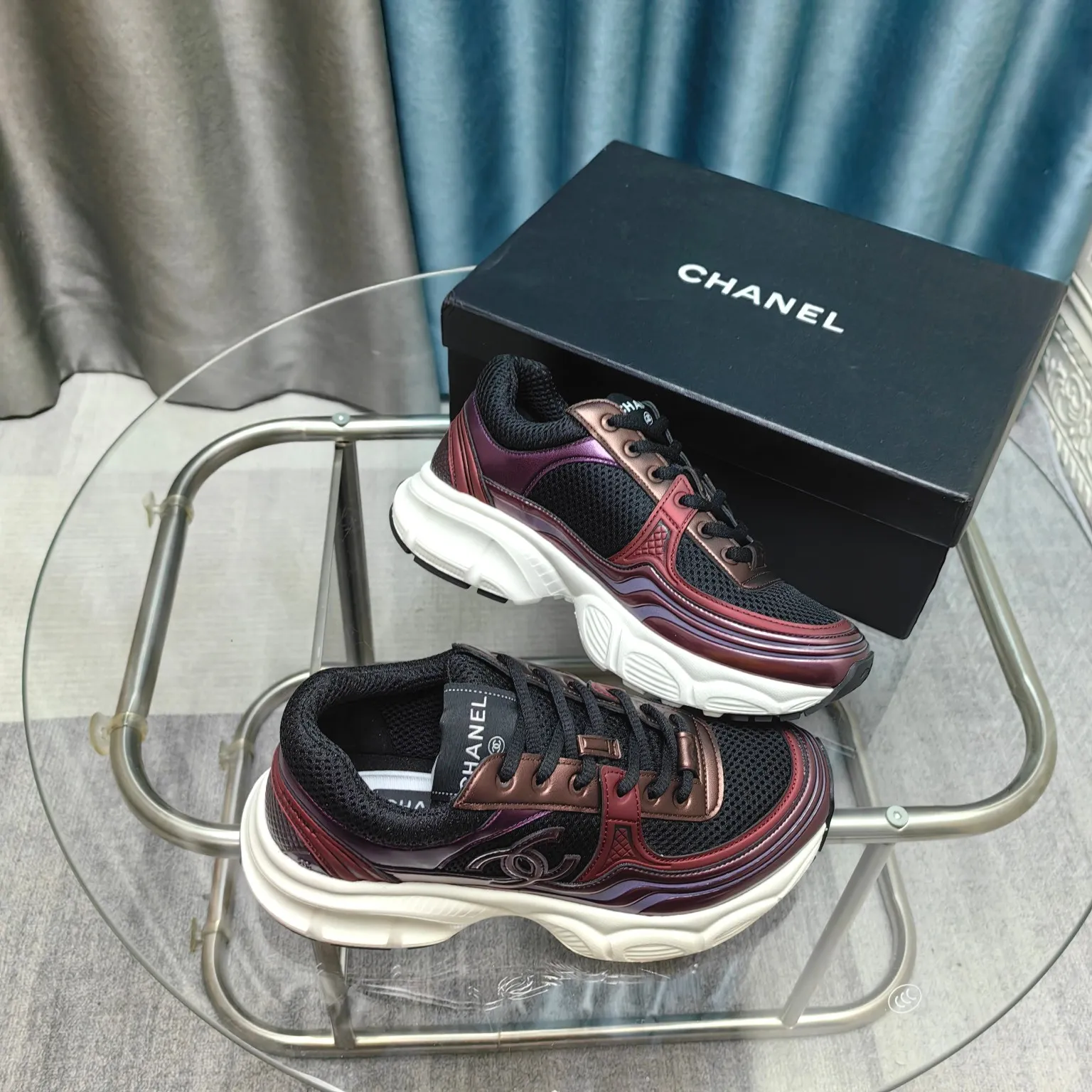 p680🐮🐮Chanel Chanel dad shoes, men and women couples - 2025 counter top casual sports shoes This classic design; the upper is electro-embroidered with a variety of techniques; the outsole is fashionable and sporty; it is unusual to incorporate a variety of color matching elements... The diversified mix and match is very beautiful and versatile, casual, fashionable, sports and outdoor can be taken into account... ꫛꫀꪝ Go➫ Material: ❶Upper is made of: Original imported first-layer silk cowhide + original waterproof cloth + original first-layer cowhide ❷Inner lining: original sheep lining + mesh ❸Outsole based on: original TPU combination outsole Special counter boutique packaging complete set for women 35–41